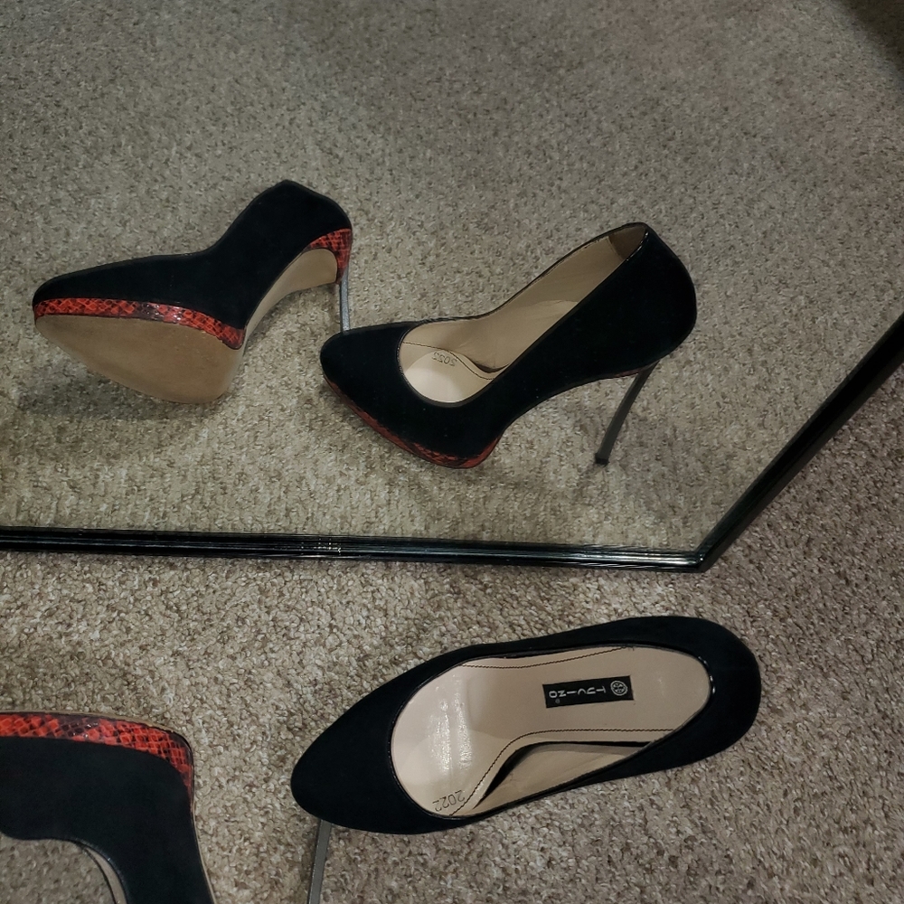 Heels - Picture 3 of 4